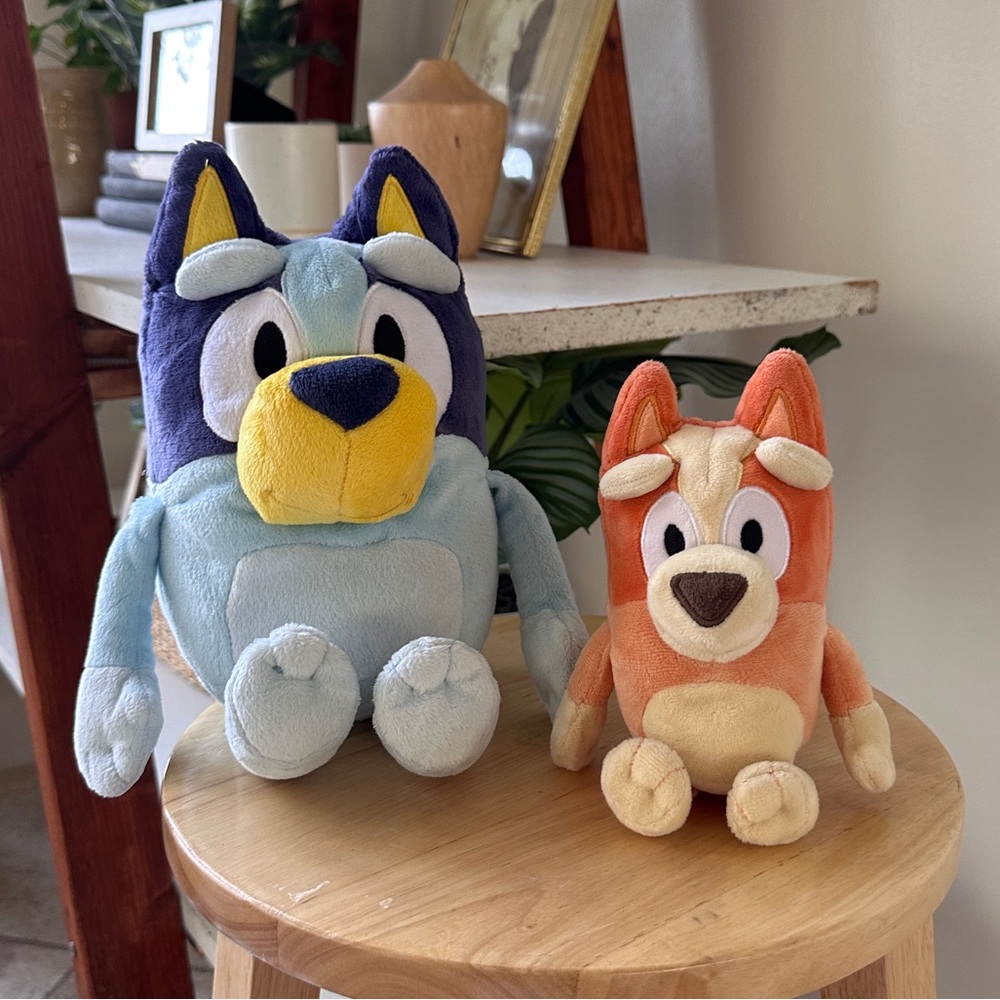 Bluey and Bingo Plush Dolls - Bluey features 15+ phrases and songs
